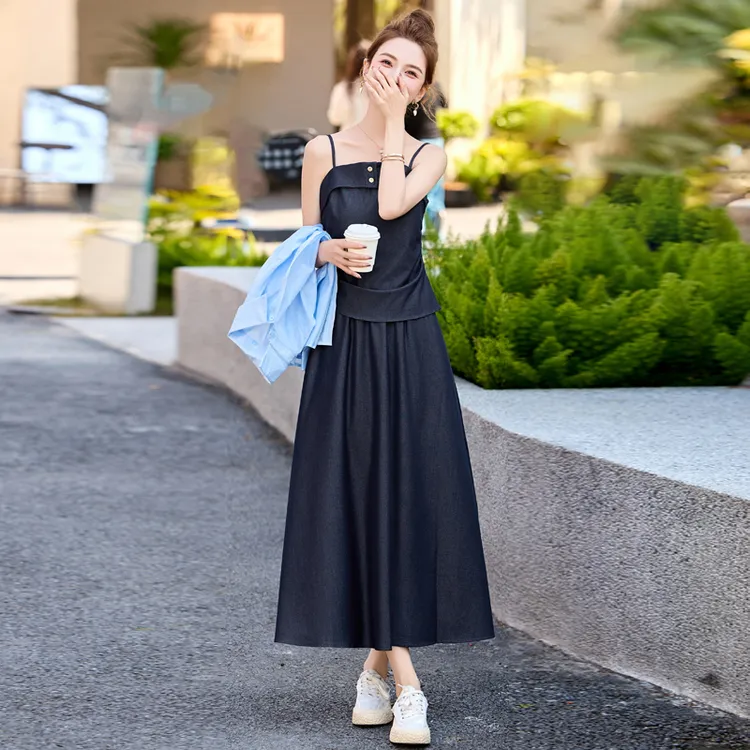 2025年春季新款时尚气质显瘦吊带连衣裙牛仔衬衣套装收腰显瘦长裙