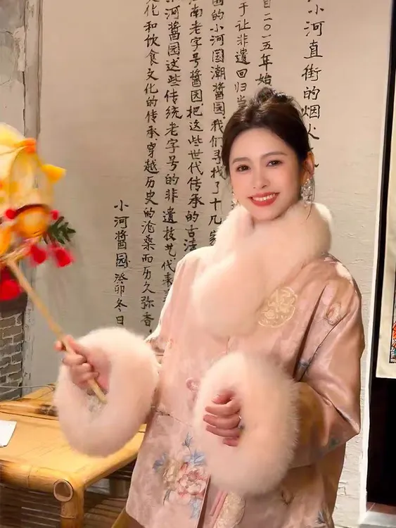新中式国风重工刺绣提花粉色羽绒棉服女冬新款高级感90白鸭绒外套