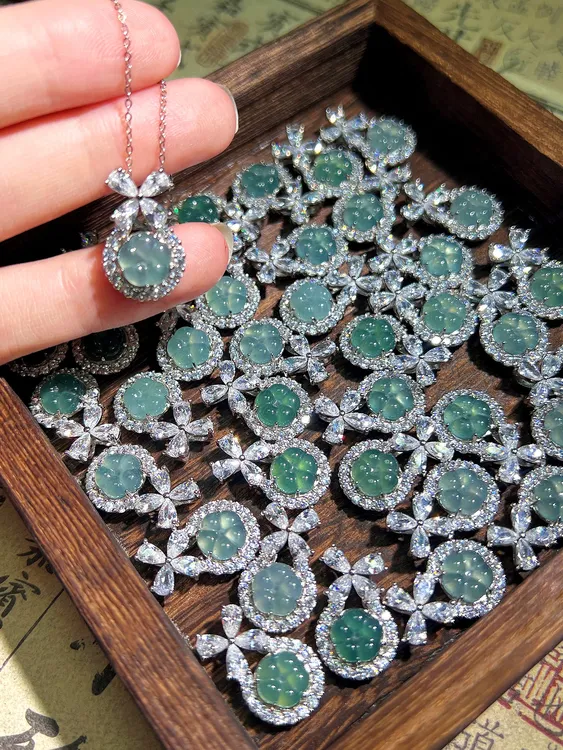 「长梦生烟」在逃公主天然A货蓝水翡翠项链女轻奢新中式锁骨链