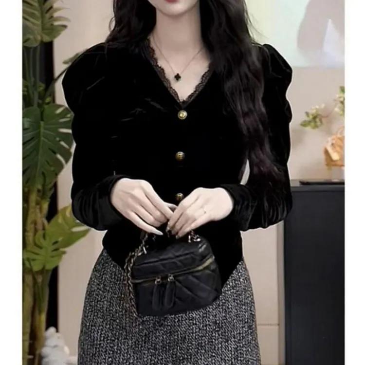 【九月专属】秋冬季加绒法式小香风蕾丝花边拼接金扣丝绒T恤显瘦长袖打底衫女