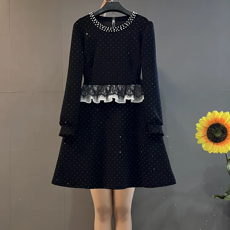 法式优雅高级感重工钉珠圆领蕾丝拼接满钻遮肚显瘦大码连衣裙