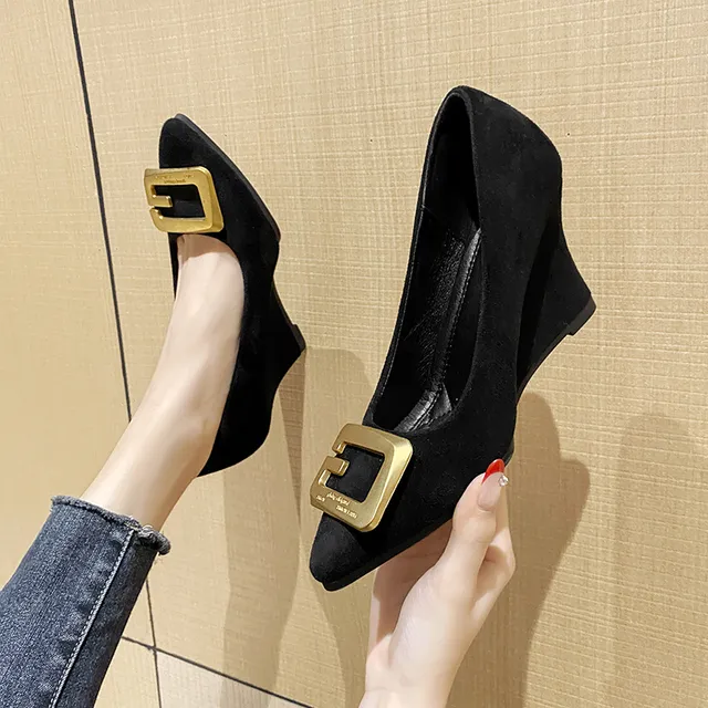 职业黑色高跟鞋女尖头坡跟方扣工作通勤不累脚气质单鞋大码41-43