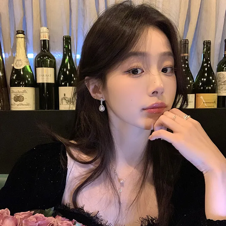 925银玻璃耳饰 S925银针精致锆石水滴形耳环女轻奢小众白搭高级感