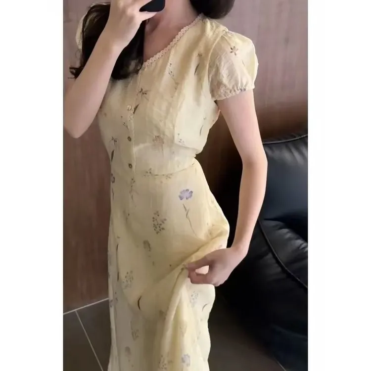 2025超火多巴胺黄色v领连衣裙miu里miu气穿搭夏日绝美小裙子收腰