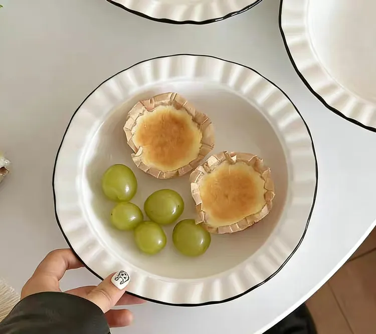 瓷县令8.5英寸黑边草裙盘2只装陶瓷创意餐具防烫家用欧式轻奢碗盘