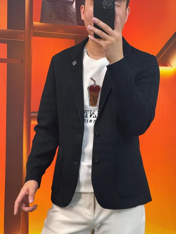 2025年平驳领厚款秋冬保暖纯色西服上装轻奢休闲小西装男装