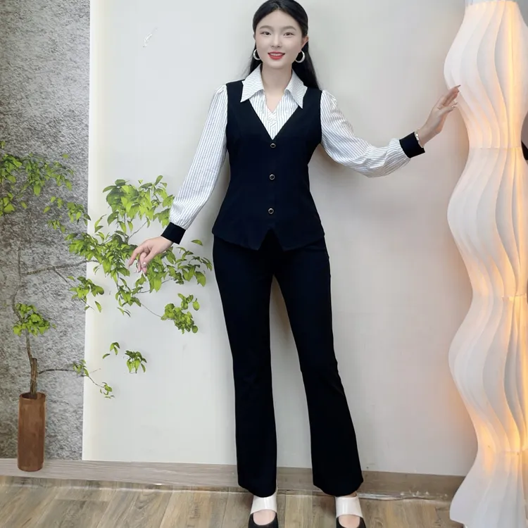 2025年秋季新款设计感时尚减龄条纹衬衫领修身显瘦套装女