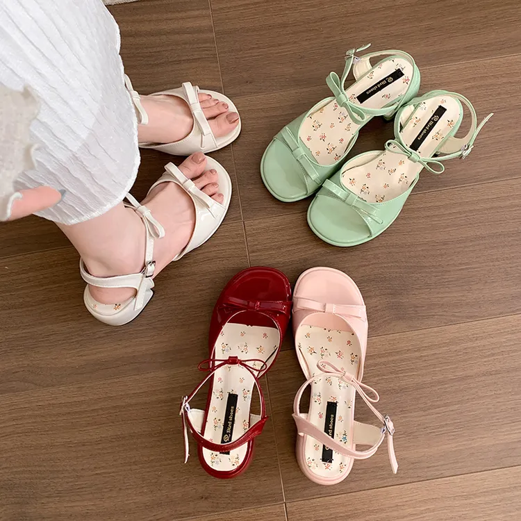 白色小个子法式粗高跟一字带凉鞋女款2025新款夏季配裙子仙女鞋子