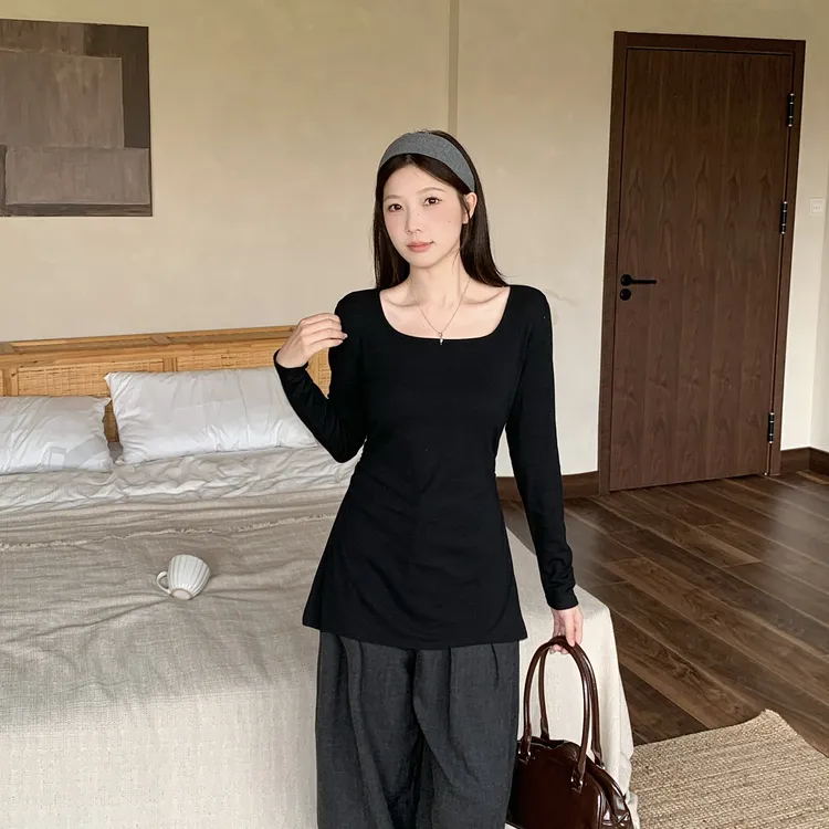 正肩方领褶皱收腰胖mm大码秋季新款遮肚显瘦中长款百搭长袖打底衫