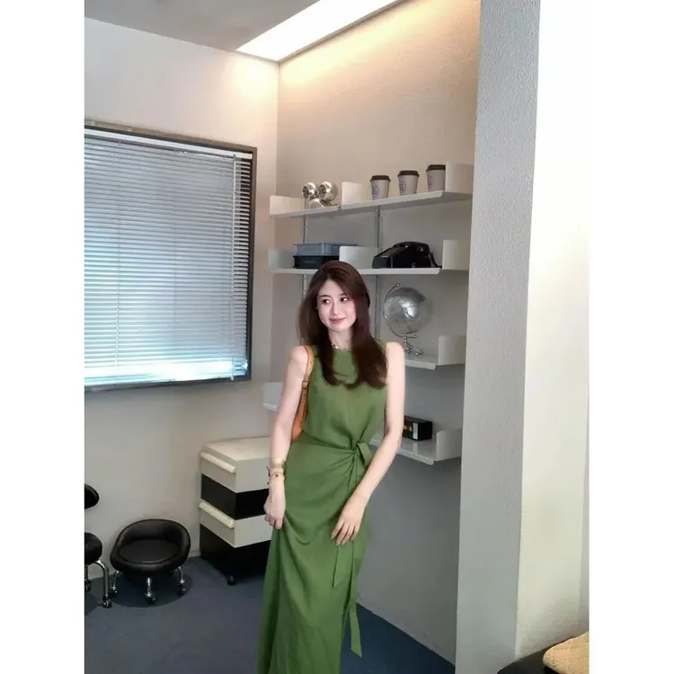 连衣裙女夏季法式气质高级感简约绑带纽结收腰显瘦无袖背心裙