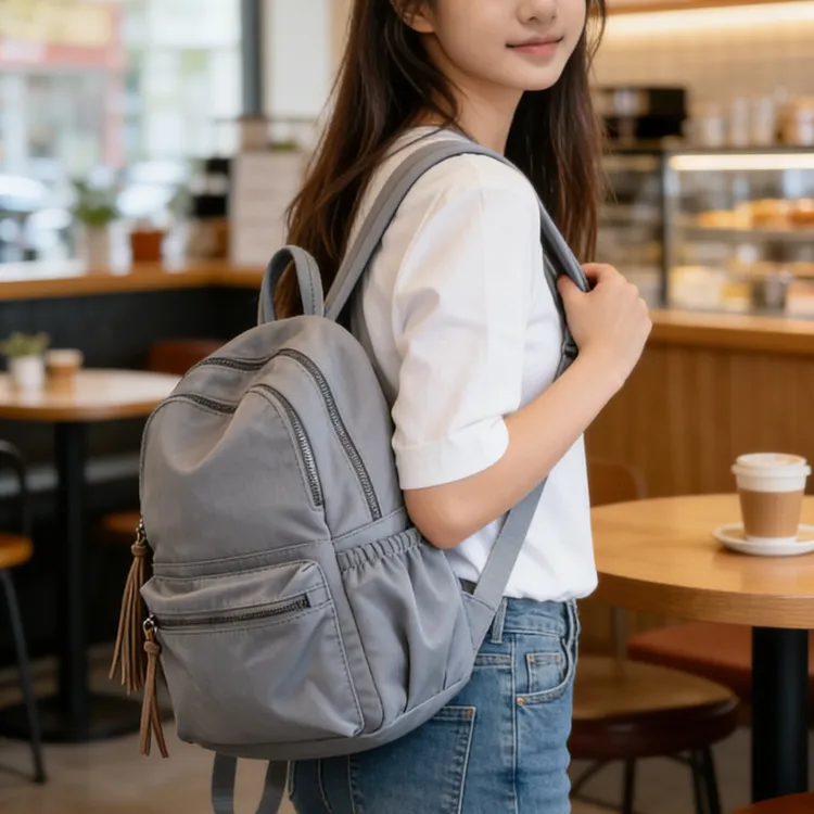 轻便防水双肩包女新款大容量旅行背包韩版百搭休闲女包女士时尚包