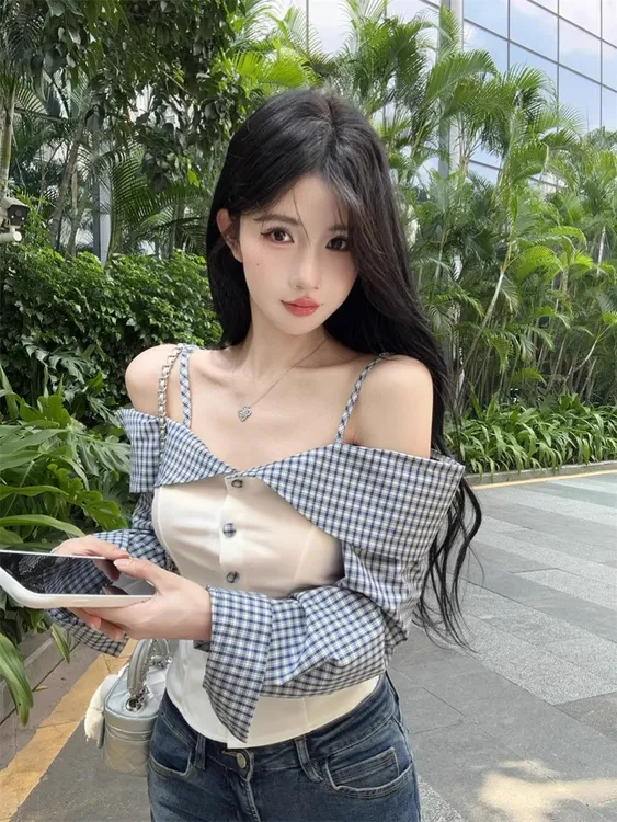 一字肩假两件格子衬衫女秋季辣妹露肩鱼骨上衣巨好看独特绝美衬衣