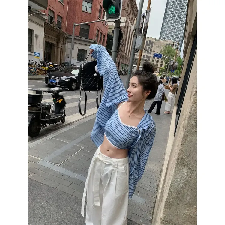 美式复古条纹衬衫女2025年夏季设计感辣妹小众显瘦内搭休闲阔腿裤