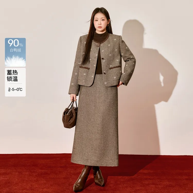 蓝语大码爱心刺绣羊毛混纺羽绒服短外套A字中长款半身裙复古套装