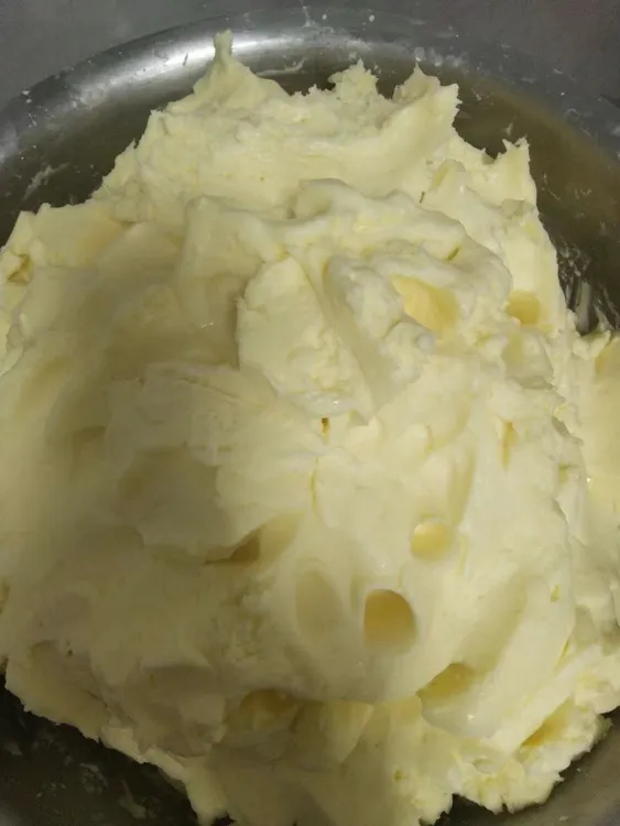 酥油（配料表为生牛乳 ）