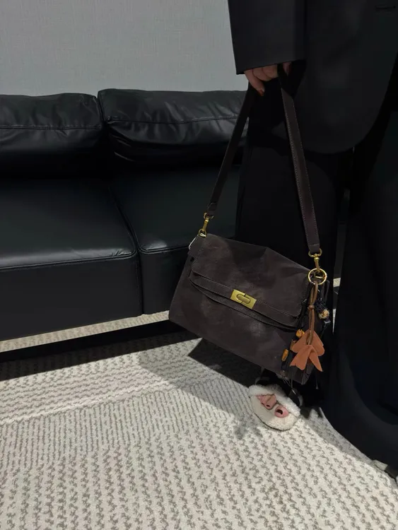 2025新款休闲复古凯莉包女斜挎包高级感百搭通勤包单肩斜跨包