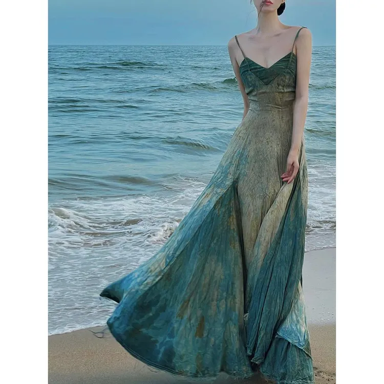 海边度假小众设计吊带连衣裙女夏季显瘦气质沙滩裙子仙女超仙森系