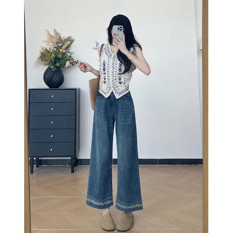 乔栈莱赛尔天丝民族风刺绣直筒牛仔裤女秋季爆款高腰梨形身材阔腿