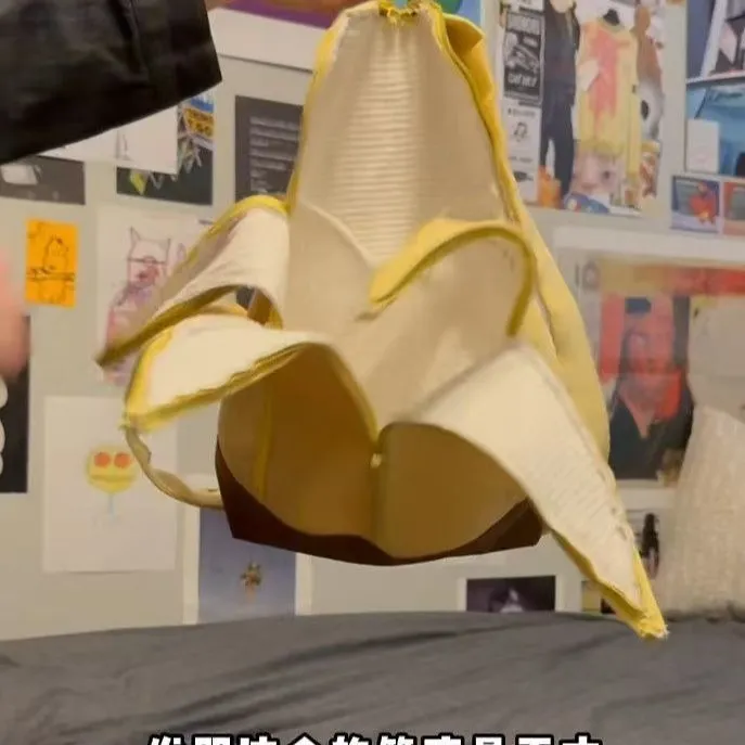 新款黄色大香蕉卡套双肩包可爱百搭书包学生背包休闲包小众旅游包