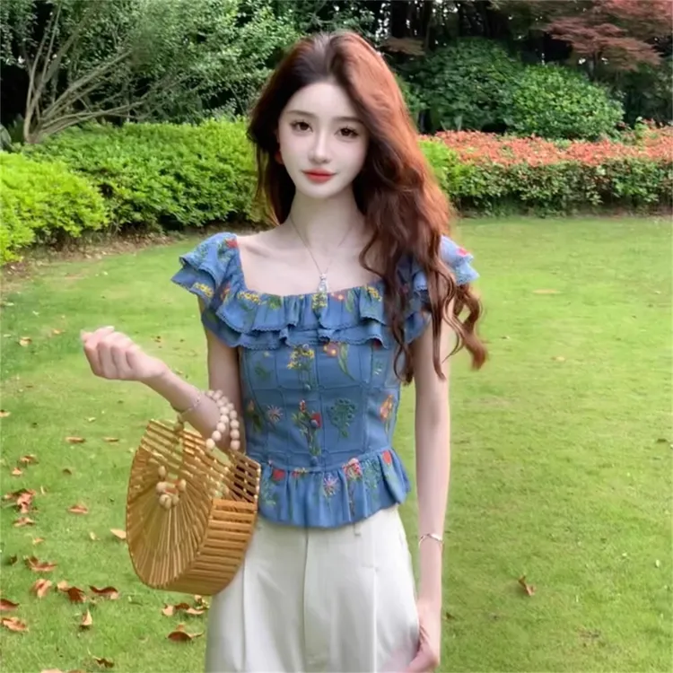 法式衬衫女夏季独特漂亮设计感荷叶边刺绣碎花小飞袖修身短款上衣