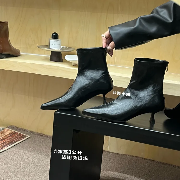 2025秋冬新款尖头后拉链高跟时装瘦瘦靴时尚百搭气质黑色弹力短靴
