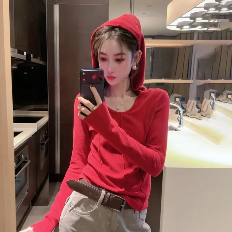 网红洋气红色休闲连帽打底衫女冬季新款修身简约百搭长袖T恤上衣