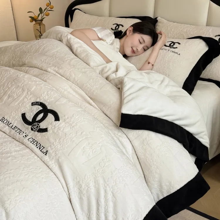 水星高档适用家纺2025新款A类母婴级四件套冬季牛奶绒加绒加厚轻