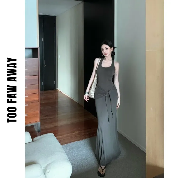 洋气纯欲气质辣妹U领修身显瘦工字背心连衣裙