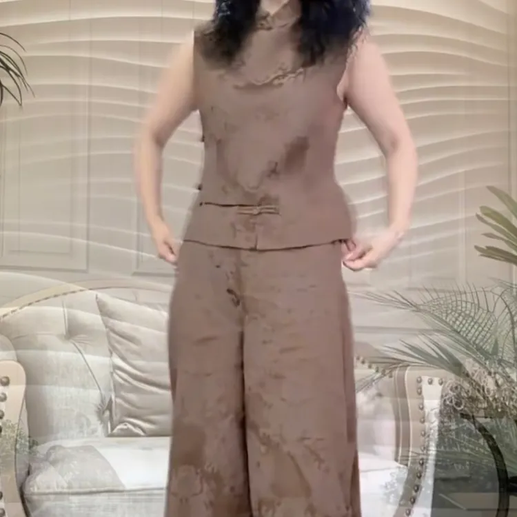 新款时尚休闲简约大气高级感女装