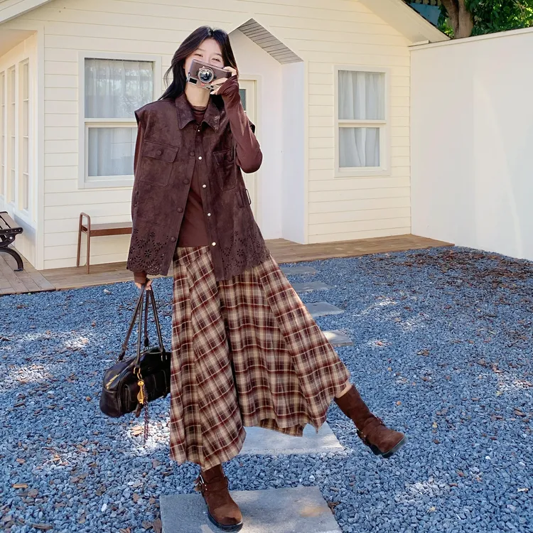 美拉德棕咖色高级感套装2025秋季翻领马甲卷边宽松半身裙两件套