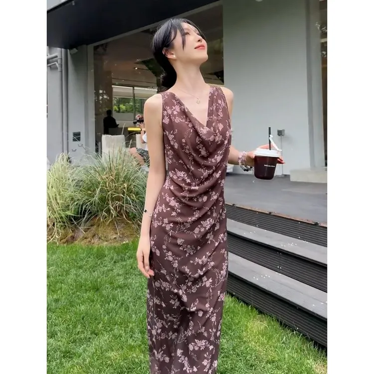 上流社会轻奢高级感名媛气质女神范独特漂亮荡领咖色碎花连衣裙夏