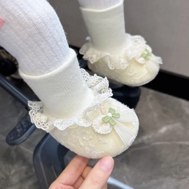 春秋季婴儿鞋0-1岁女宝宝软底防滑防掉步前鞋6-12个月公主鞋袜