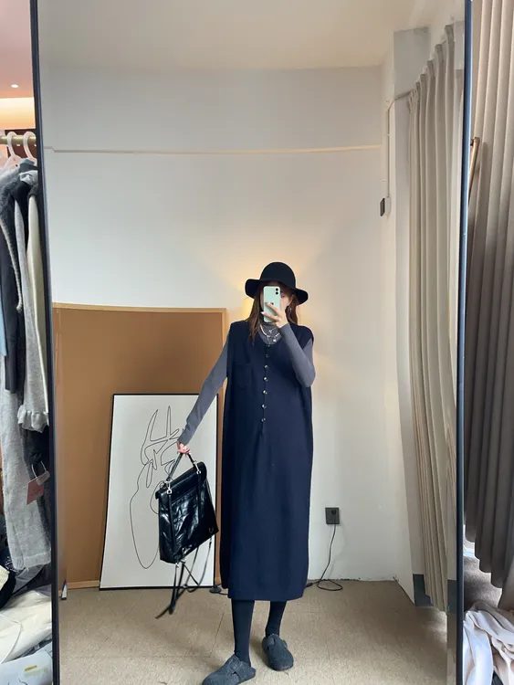 秋冬新款孕妇套装休闲风中长款背带裙时尚高领针织打底上衣连衣裙