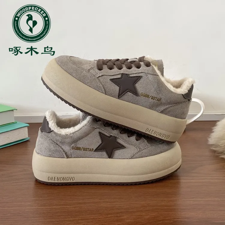 啄木鸟星星板鞋女2025冬季新款加绒复古做旧休闲运动保暖厚底棉鞋
