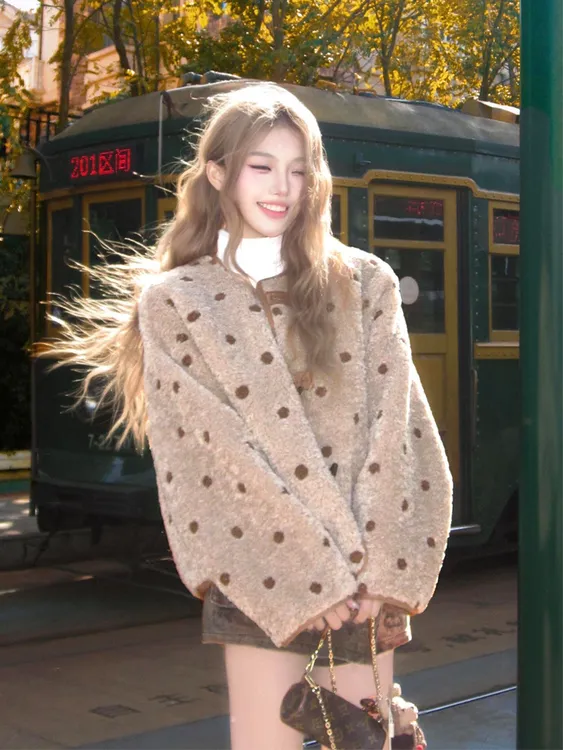 双面穿麂皮绒羊羔毛外套女冬短款时尚洋气皮毛一体波点毛绒厚上衣