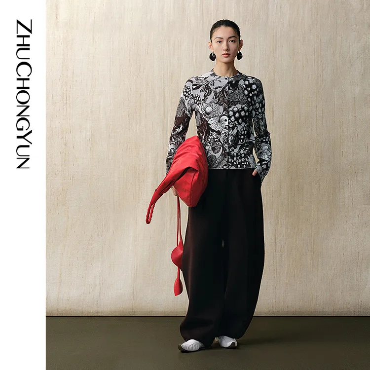 【生之绘卷】ZHUCHONGYUN2025春新款针织提花圆领上衣C1FZ1726M