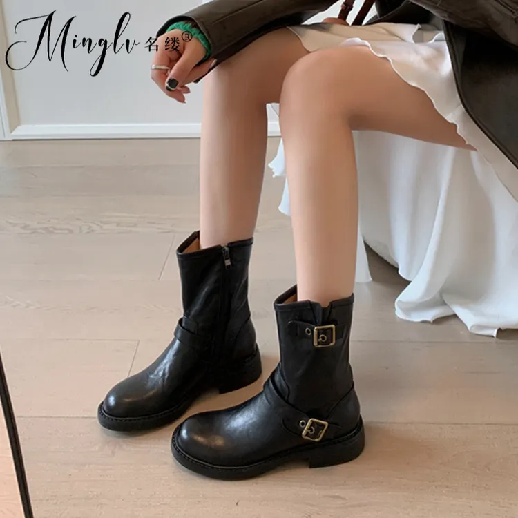 名缕靴子皮带扣马丁靴女鞋女款2025新款秋冬短筒时装靴中跟短靴女
