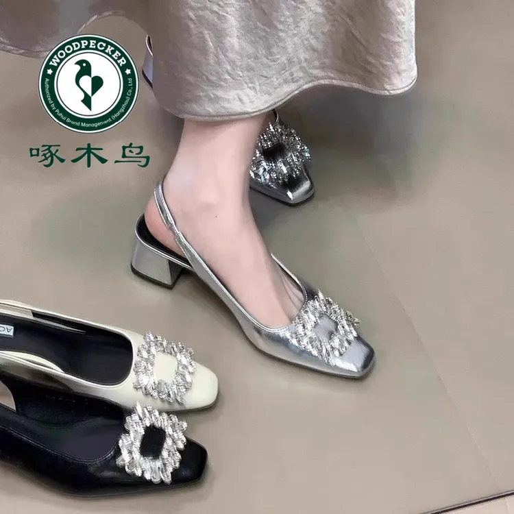 啄木鸟银色粗跟包头凉鞋女2025新款夏季网红百搭仙女风单鞋高跟鞋