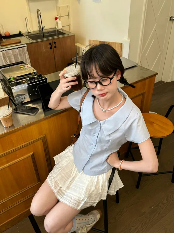 学院风甜美小衬衫小飞袖女夏季2025新款设计感修身显瘦短袖衬衫