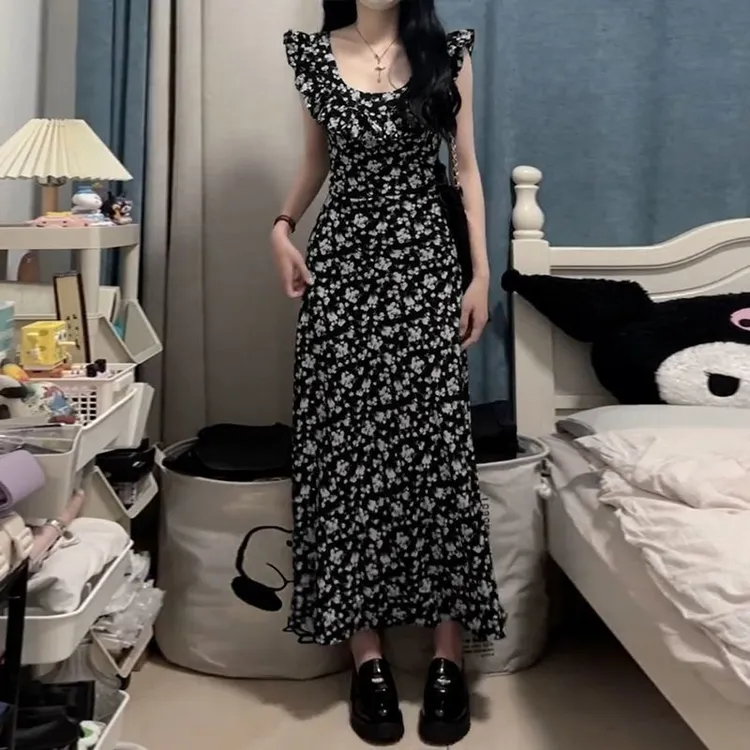 黑色碎花小飞袖连衣裙2025夏装新款设计感气质淑女碎花度假长裙子