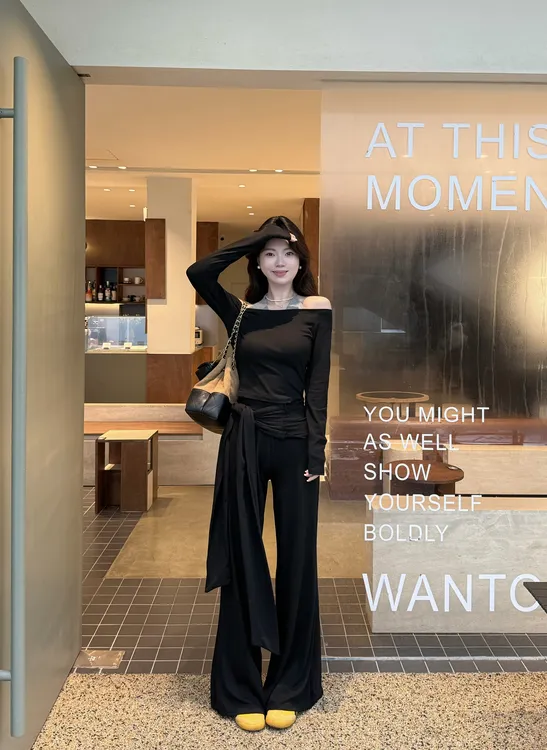 【舒适焦点】韩系假两件一字肩挂脖上衣绑带微喇休闲裤慵懒三件套装