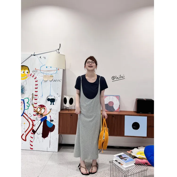 晶咕【自在感】简约圆领短袖上衣+细肩带大U领吊带裙