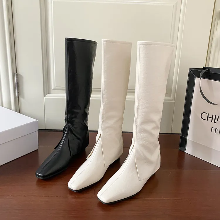 米白色方头内增高裤管靴女秋冬2025新款长筒靴油皮显瘦百搭长靴女