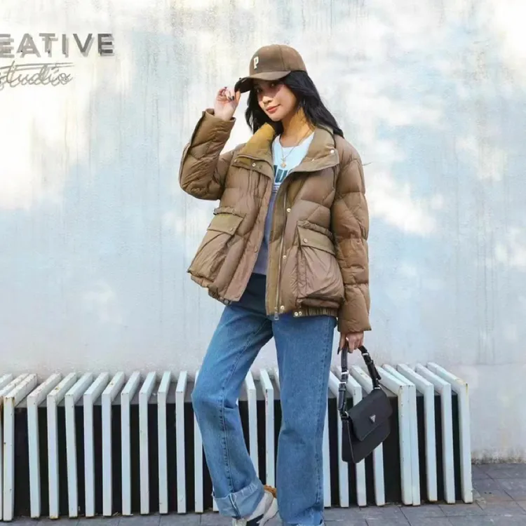 1004新款女90白鸭绒秋冬季短款立领宽松大码减龄显时尚羽绒服外套