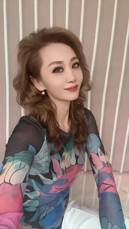 时尚印花2025洋气夏季新款圆领短袖T恤显瘦网纱防晒上衣打底