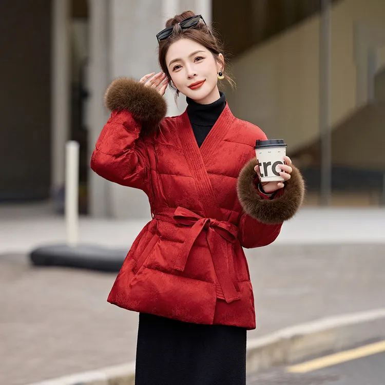 新中式国风优雅V领红色收腰显瘦羽绒服女2025冬爆款真狐狸毛外套