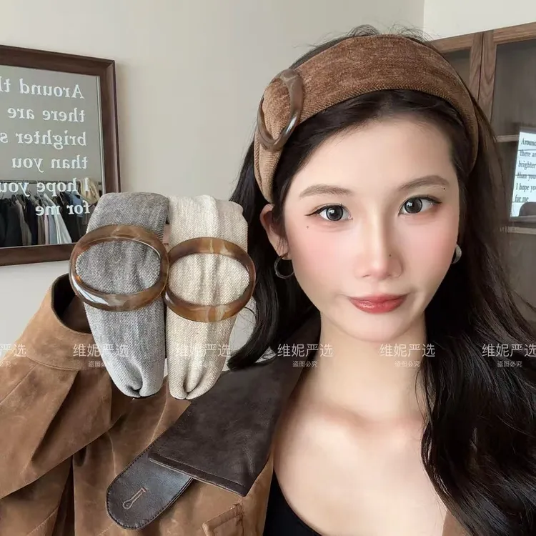 早秋，气质复古纽扣磨毛发箍高颅顶扎发丸子头头箍温柔简约