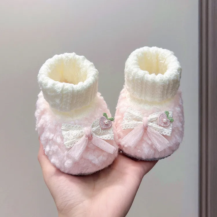 毛绒绒公主风婴儿步前鞋6到12个月小月龄冬季加绒保暖软底棉鞋