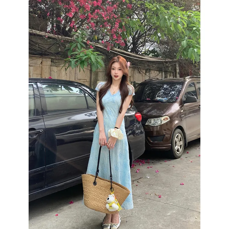 大码女装夏季中长款V领蕾丝刺绣收腰连衣裙女胖MM显瘦