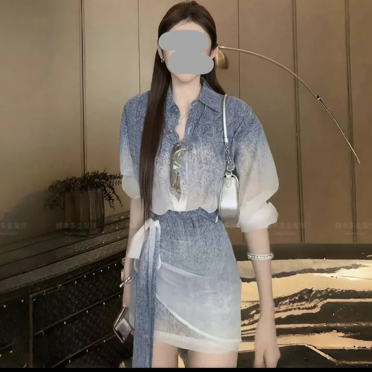 “天空之境”设计感时尚小香渐变衬衫+半裙套装